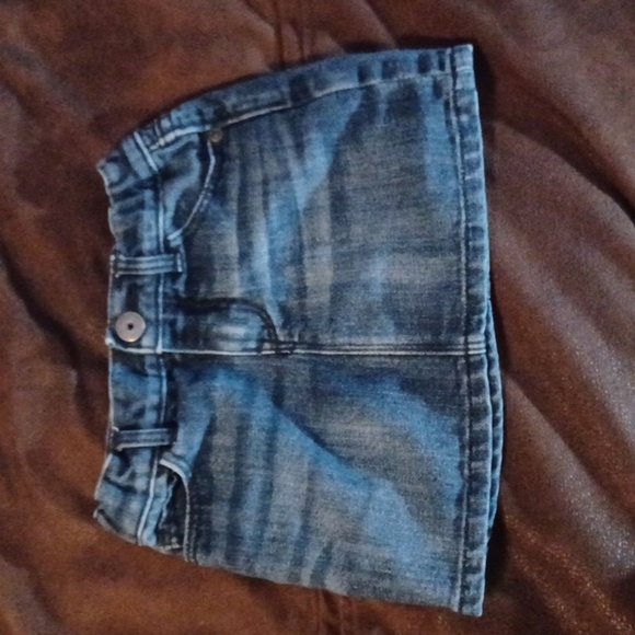 GAP SKIRT, WITH JUMPING BEANS TOP, BOTH ARE SIZE 3T. - Picture 2 of 5